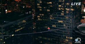Nik Wallenda Chicago Skyline Tightrope Walk