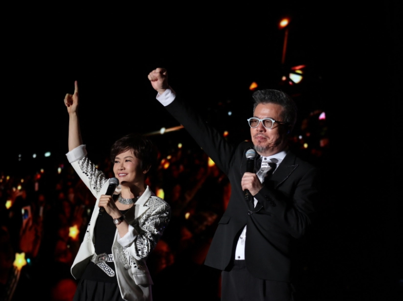  Kuo-lun Huang and Nancy Kou from Taiwan warmly share testimonies of Gods wonderful miracles.