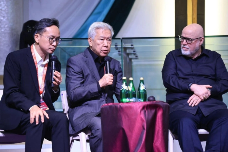 During the forum, Dr. Hugo Chan (center) noted that Hong Kongs role is transforming from a corridor for the world to enter China to a bridge for China to reach the world. | Provided by Event Organizers