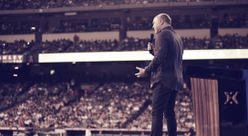 Greg Laurie Shares Hope for Harvest America 2017: 'It's the Super Bowl of Evangelism' (Exclusive) 