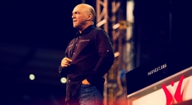 Harvest America 2017: Greg Laurie Warns Thousands of Reality of Hell, Says 'The Clock is Ticking'