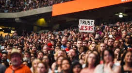Harvest America: Thousands Accept Christ After Greg Laurie Boldly Presents Gospel 