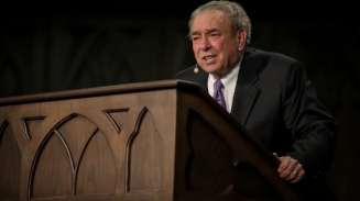 Theologian Dr. R.C. Sproul 'Critically Ill,' Being 'Supported by Ventilator' in Hospital, Ligonier Ministries Reveals