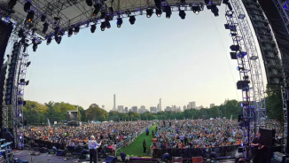 Evangelistic festival in NYC by Luis Palau drew 60,000, marking a historic moment