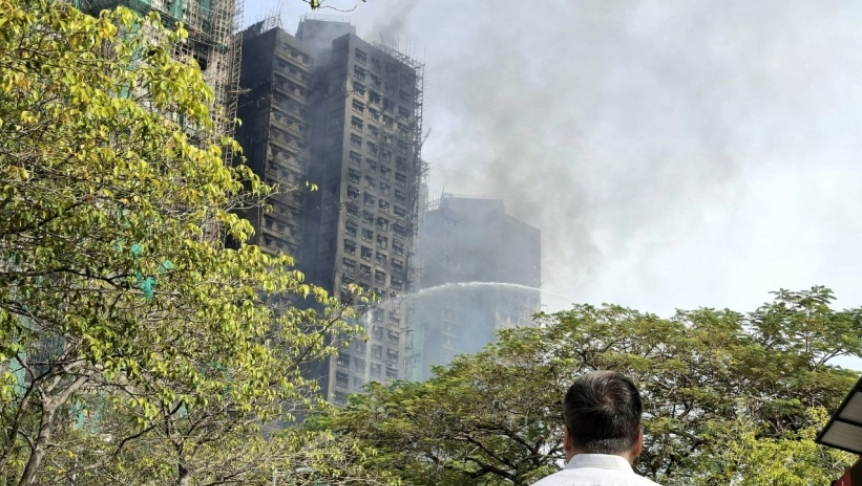 Christian travels to Wang Fuk court fire site to pray, firmly believes God will intervene to change the situation